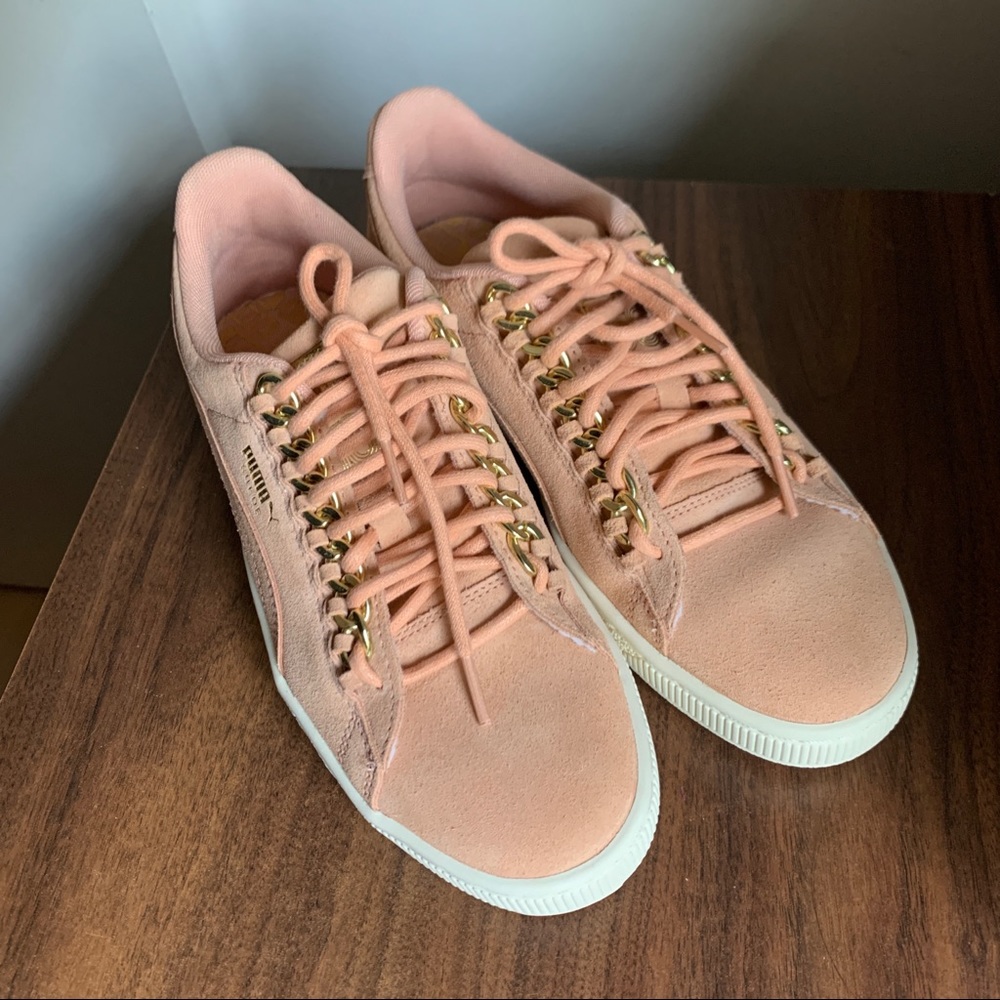 NWOT Puma baby pink suede gold chains lace up sneakers